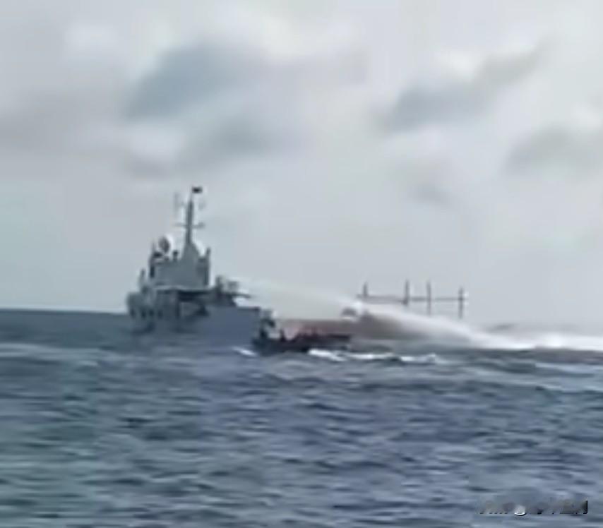 中国海警局发言人：12月12日，菲律宾多批船只打着捕鱼的旗号，不顾中国海警一再劝