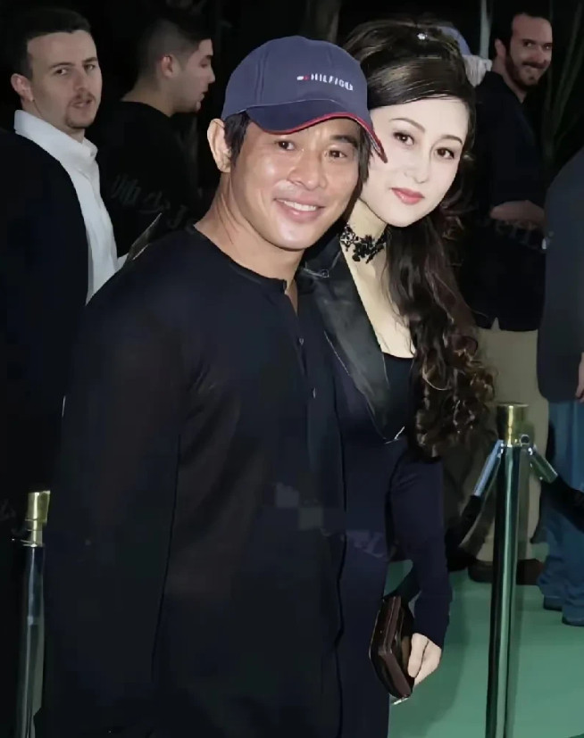 李连杰与利智的婚姻，其实给天下夫妻都提了个醒。爱一个人总会甘愿付出，利智算不