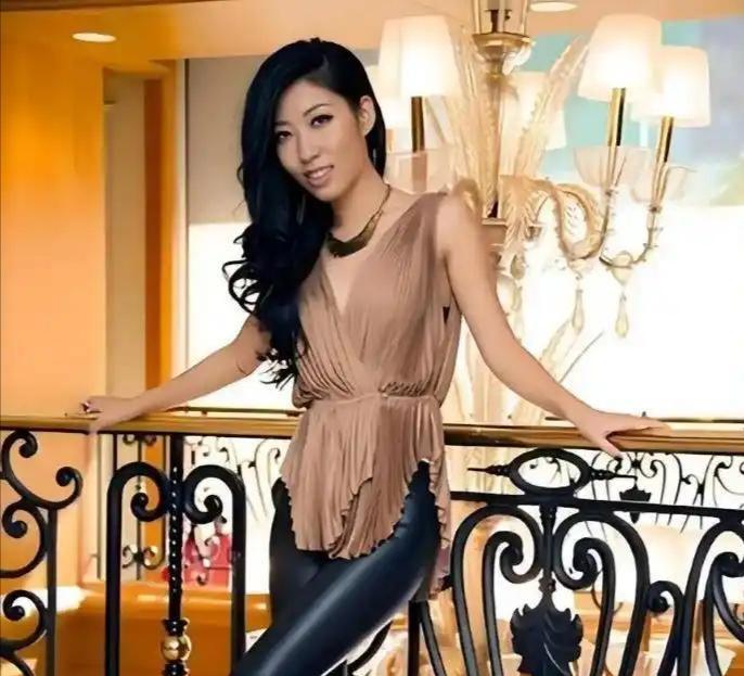 曲婉婷社交平台复出被封，国人过年也没这么高兴。当然国人高兴的原因名正言顺，就是她