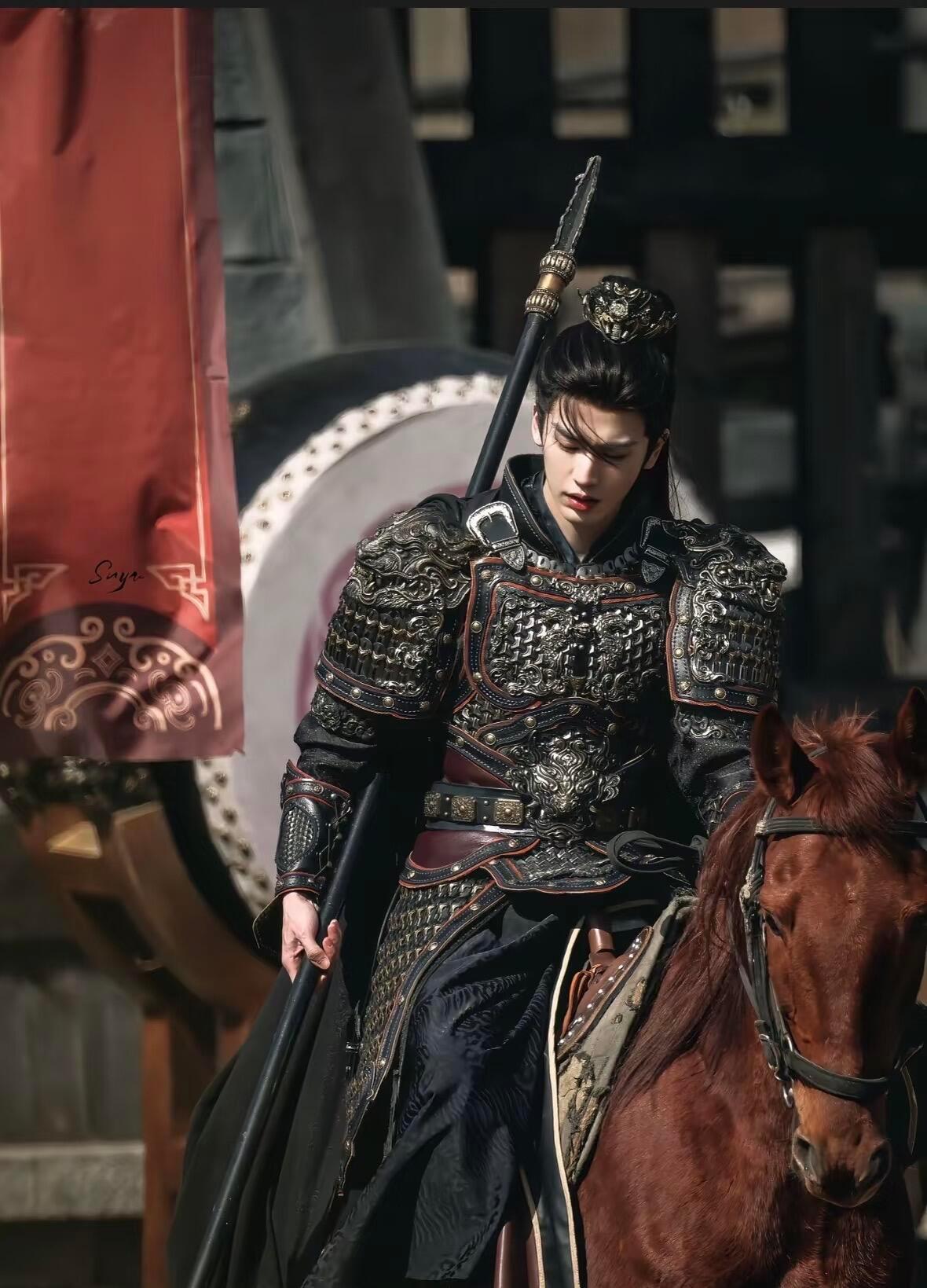 张凌赫《逐玉》壁纸🈶杂志看完了也来看看我们逐玉吧～张凌赫杂志逐玉张凌赫