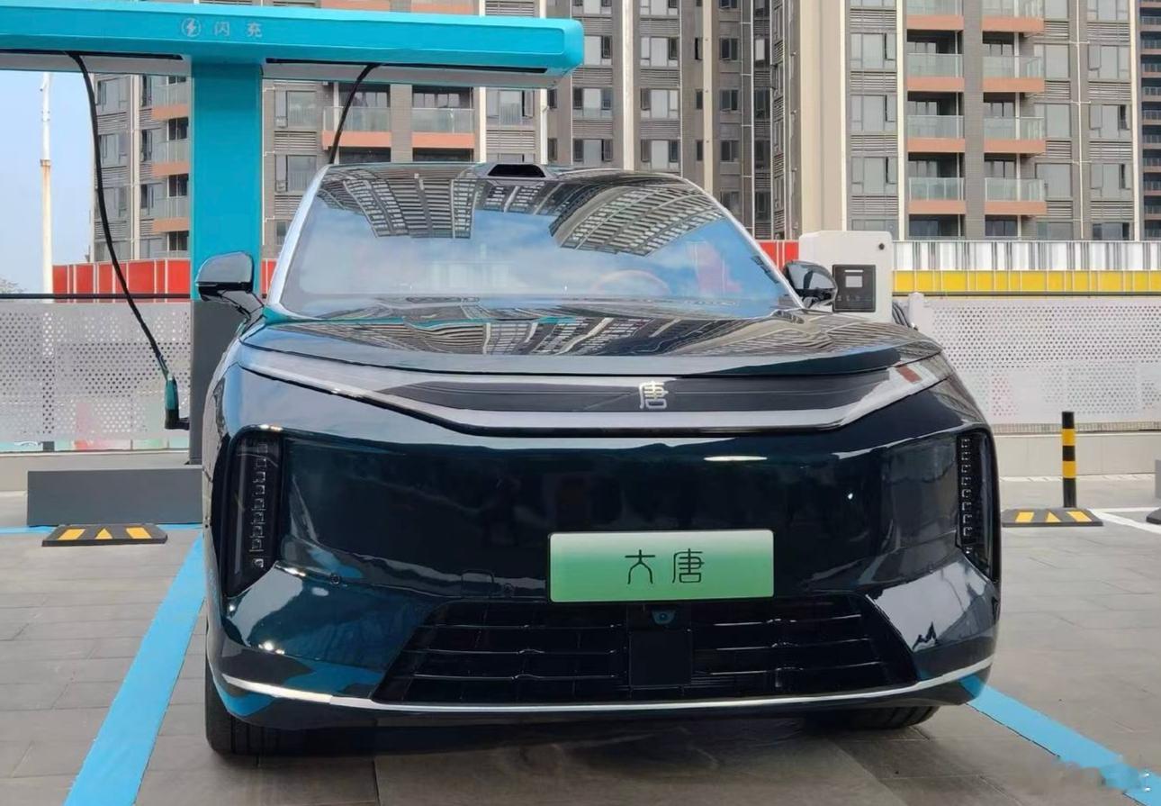 网传的比亚迪王朝全新的旗舰SUV实拍图，看来最终的定名就是“大唐”了。应该是款大