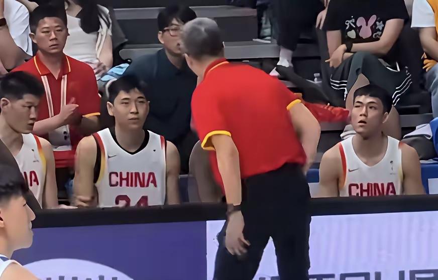 崔永熙已经连续三场热身赛没有进入中国男篮大名单了，于是有广东和广西球迷猜测，崔永