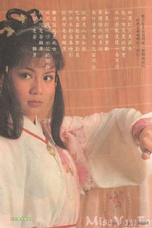 🎆翁美玲旧刊报道👇翻到这页旧刊，左侧是短诗诉尽遗憾，右侧是编辑改欢乐为悼亡