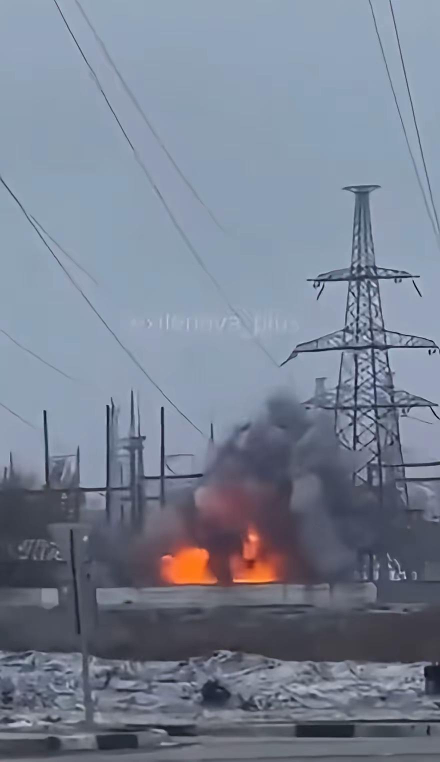 ​乌克兰的无人机这时候又开始行动了，它们​划天而过，直接穿入了俄罗斯境内找到了