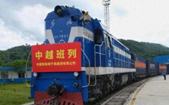 越南与特朗普签下“历史性协议”后，越南不到四天就对中国出手，征重税、设关卡、查产