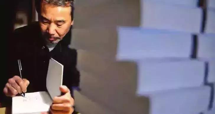 日本作家村上春树曾说：“我父亲是侵华日军，我从不吃中国菜，因为我不配，我也不生小