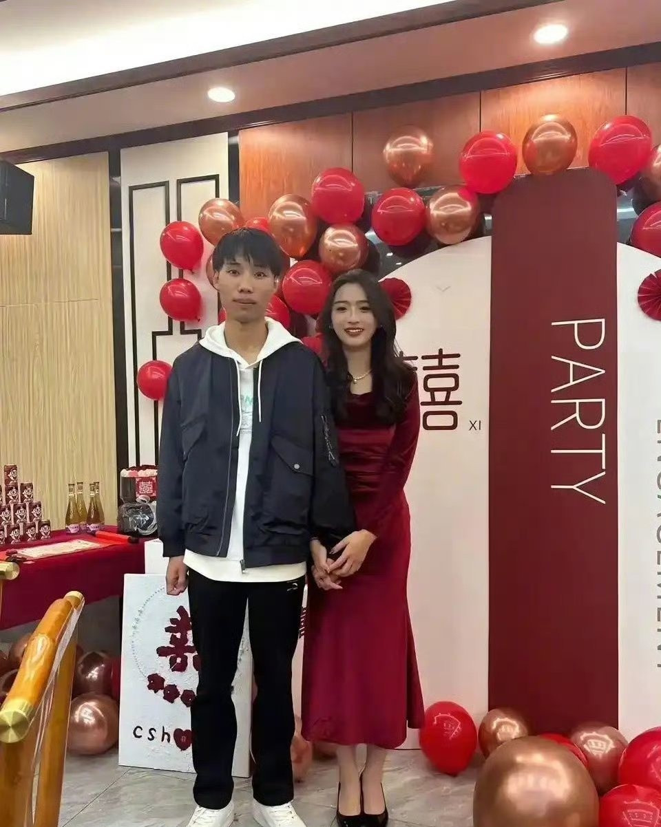 我都不知道我表哥怎么找到这么漂亮的女朋友….