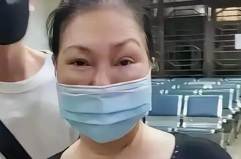 小S不吵了,也不闹了,日子过得比谁都静。以前上节目嘴皮子飞快,现在带娃做饭晒早