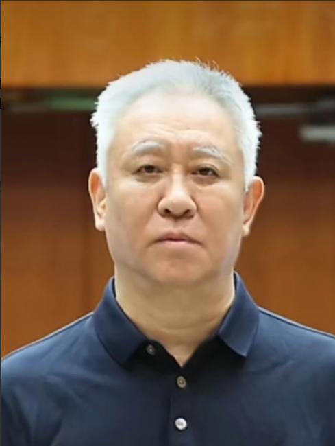许家印一审被判无期，儿子锒铛入狱，妻子身在海外有钱难花消息一出来，网上直接炸