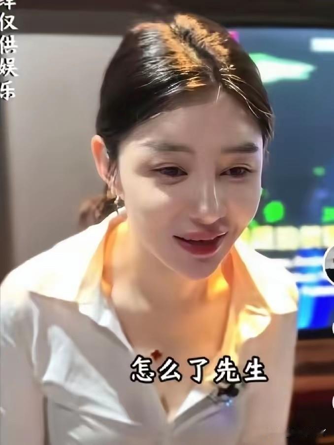 真是笑麻了仙桃这小网红，带着儿子对女孩二打一。还被女孩一个人打爆，不得不说网络