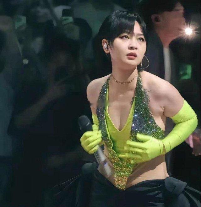 这是周笔畅？差点没认出来​​​