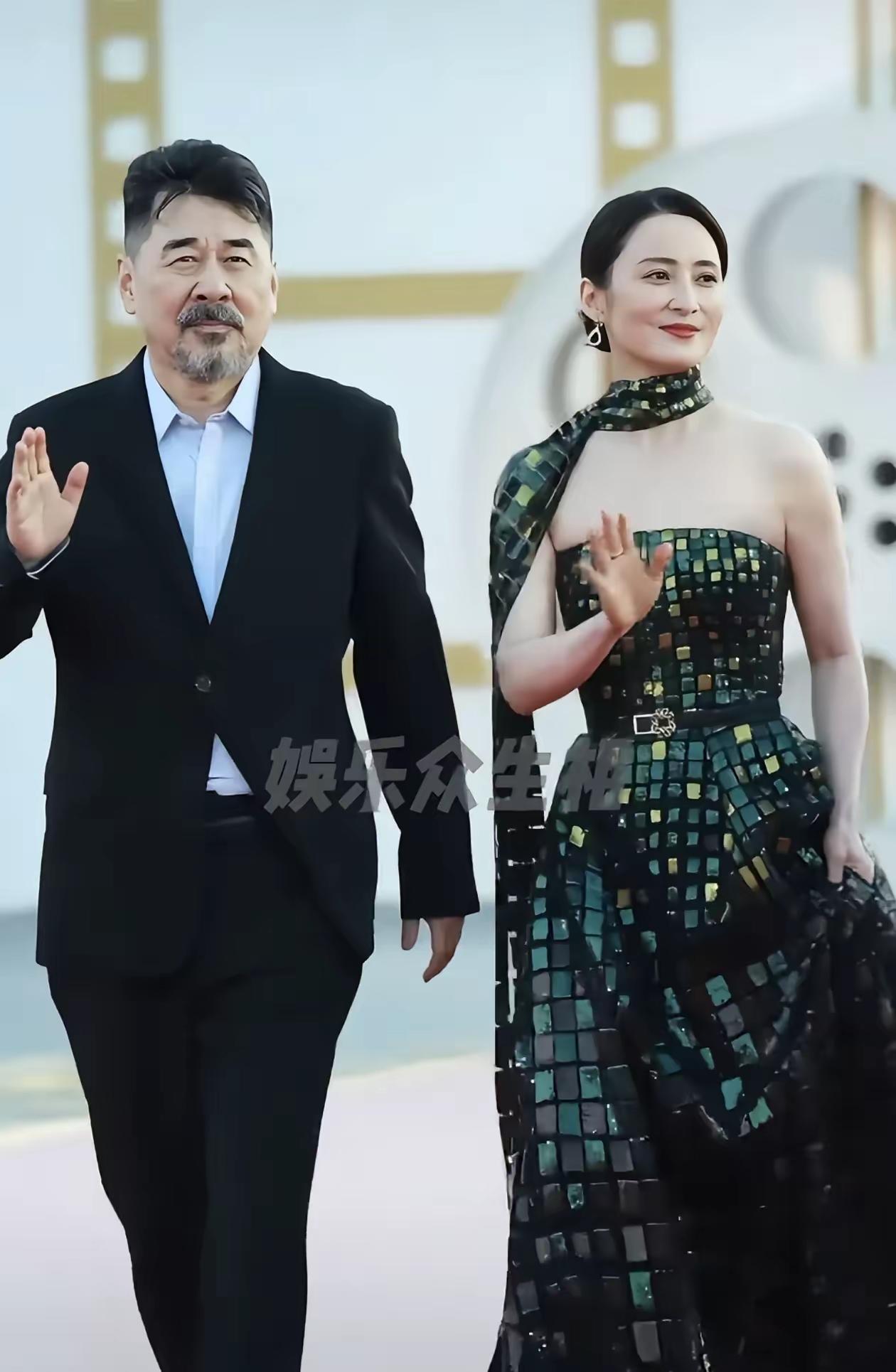 金鸡节红毯，蒋勤勤一出来，可圈可点。五十多了，也没有赘肉一大把。再看陈建斌，