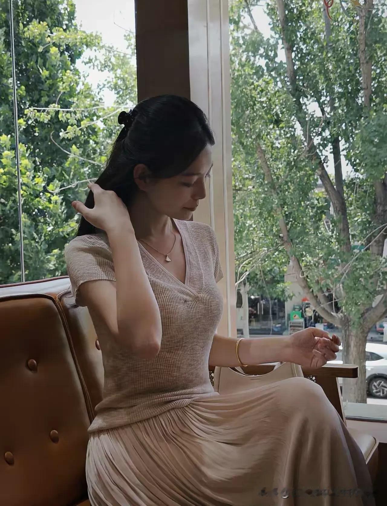 女生如何穿搭看起来时尚更有品味呢