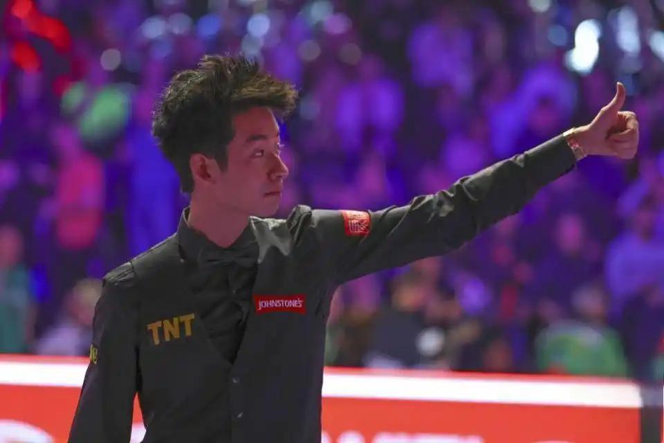 什么叫大心脏？看看吴宜泽怎么在塞尔比手里抢回比赛，就全明白了。这场比赛一开始