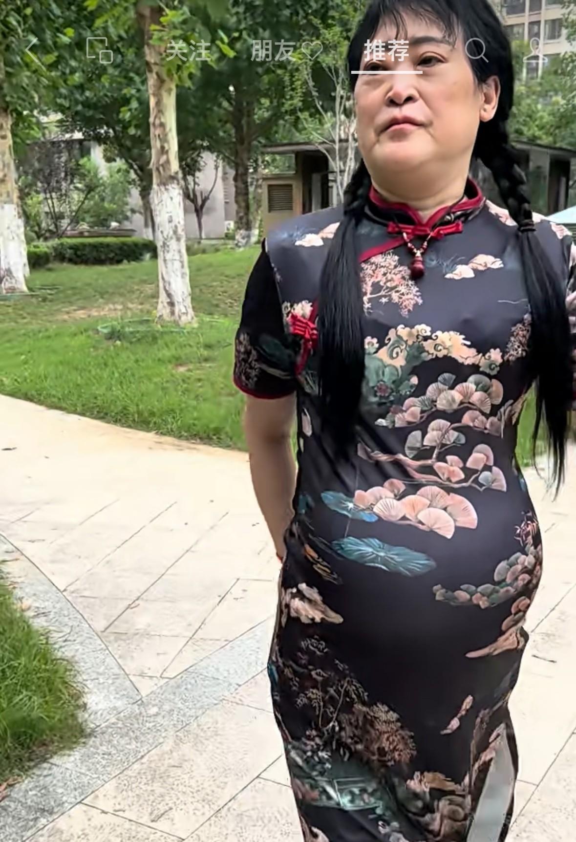 为了钱，只要能把脸搁家，啥都可以不在乎。好好个老太太，被几个20多岁的男孩子哄