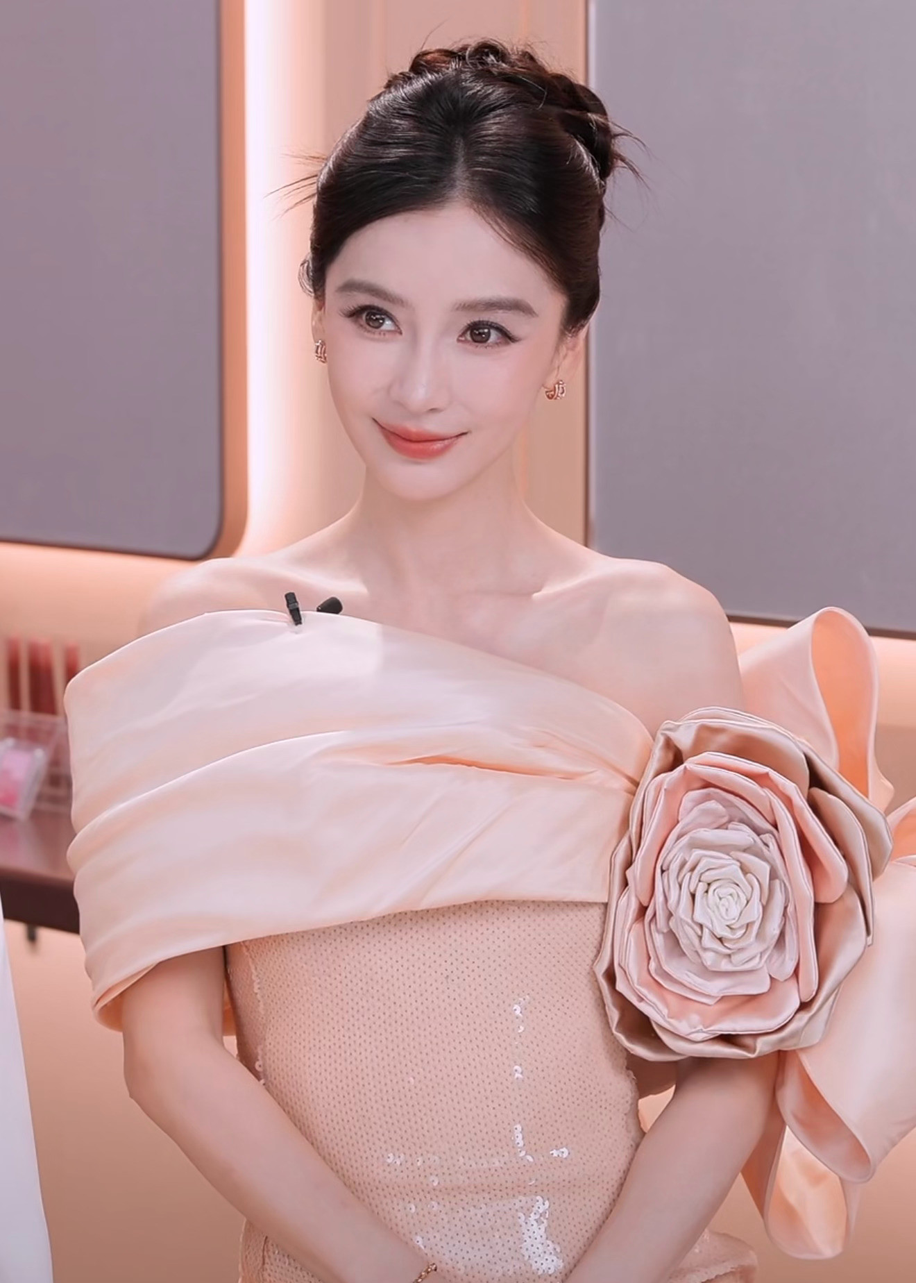Angelababy今日份品牌直播好适配的妆造🧡状态绝了angelababy