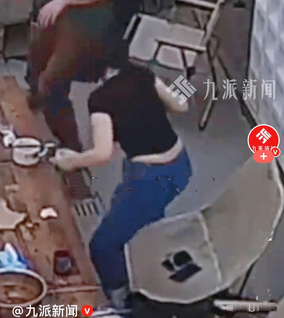 近日，陕西咸阳发生了一件又惊险又好笑的事……7名女子相约在院子