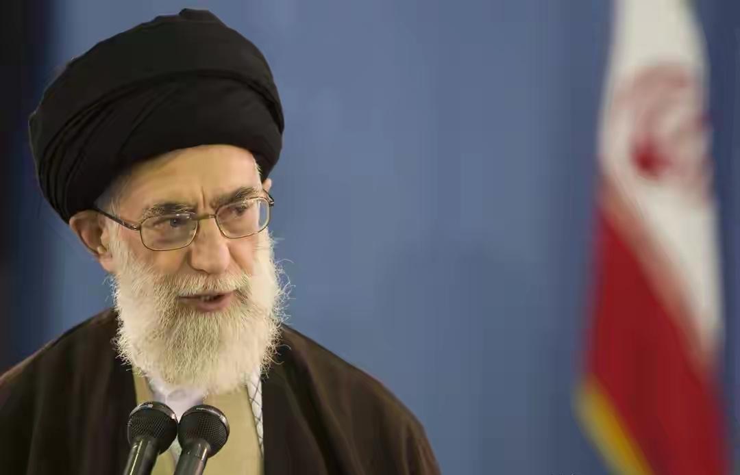 哈梅内伊若殉职，将了老美一军！87岁高龄，深思熟虑。与其老死床上，不如殉职公