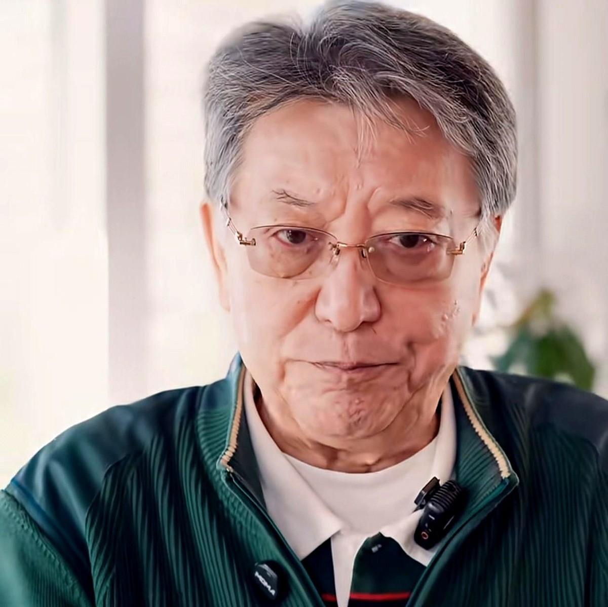 他半夜被通知卷铺盖走人，就因为脸上长痘演不了贾宝玉。整个宿舍的年轻演员炸了。