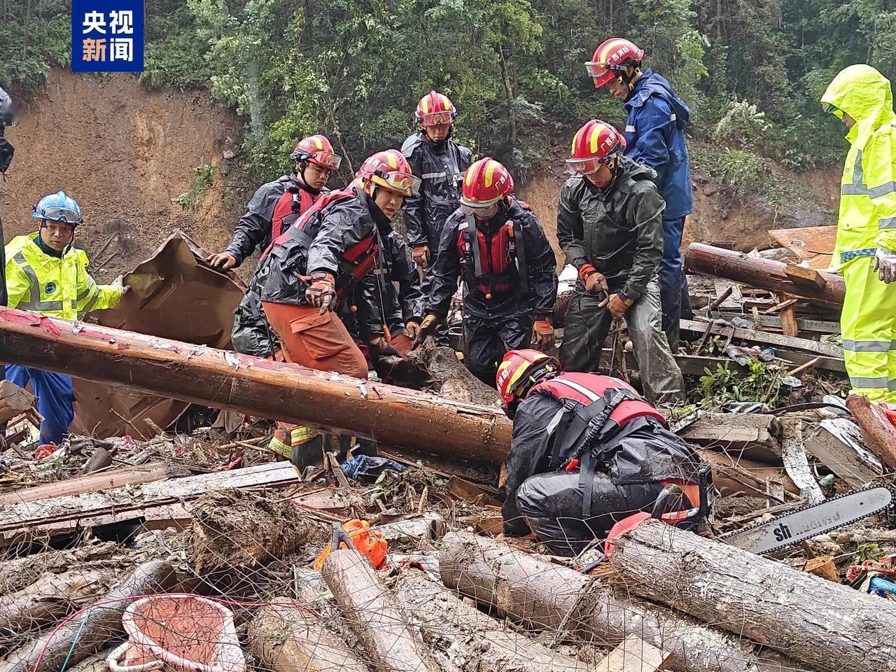 台风“美莎克”赖在广西26个小时，这场雨把天捅破了。说实话，最开始没几个人把“