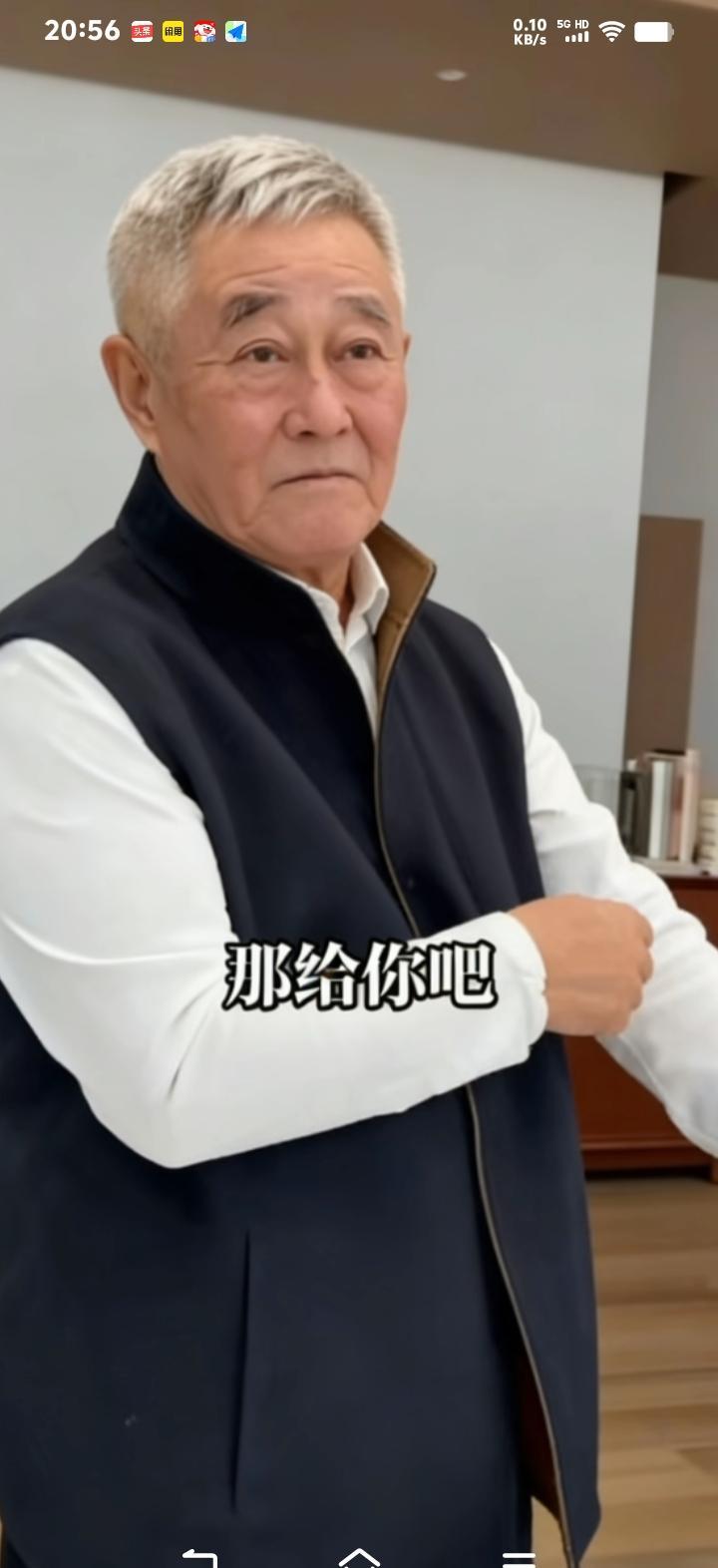 赵本山的手机震了。又是何树成。三亚的房产刚点头，松原的大房子清单就发来了。