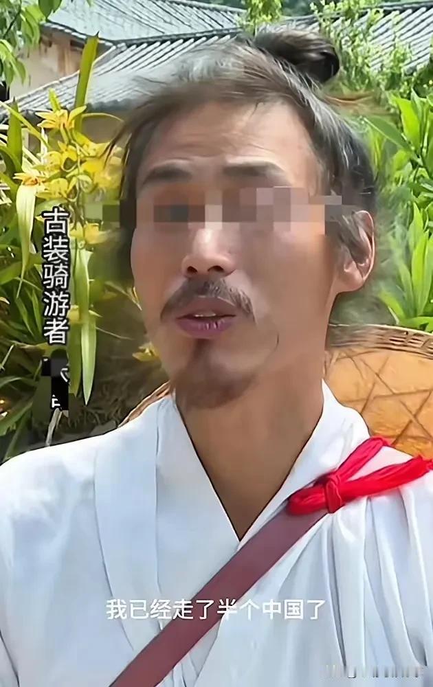 这下好了，出名了，不止洱海知道了，全国都知道了，这位叫“洱海堂吉诃德”的网红