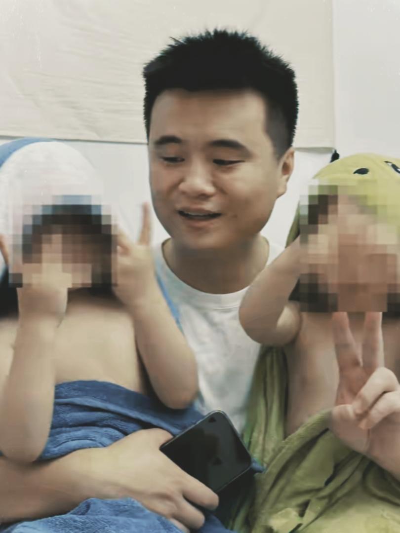 心里堵了块石头！36岁单亲爸爸倒在幼儿园亲子马拉松，家属指责救援不力，评论区一边