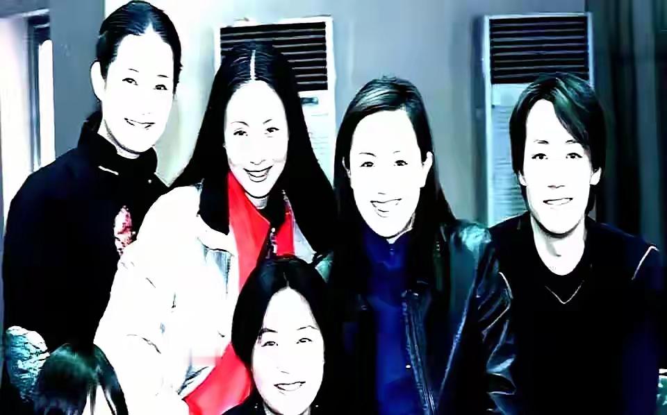 93级中戏表演班，朱媛媛到学校报到。老师看到她后，立即叫住了她，严肃地告诉她：“