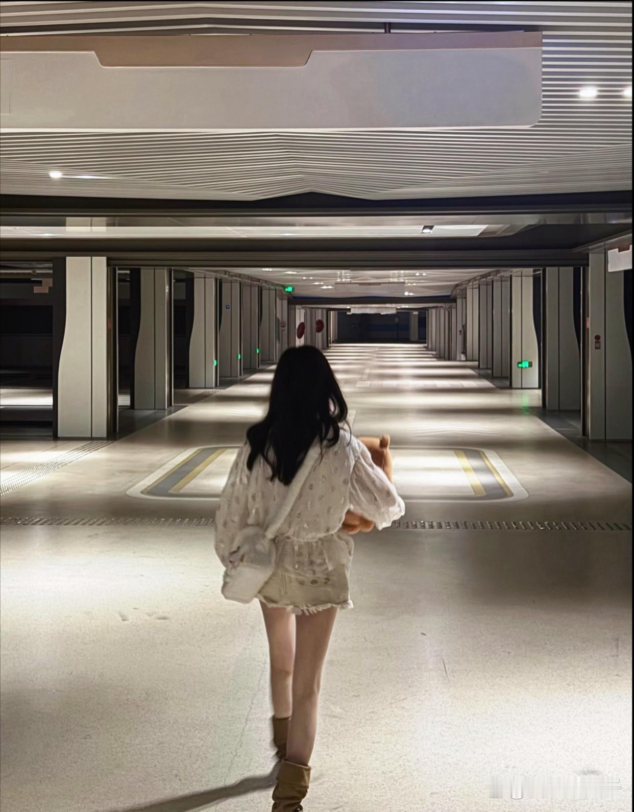 1.白敬亭和宋轶恋爱的时候就不敢官宣承认，分手闹得又是人尽皆知，两人现在直接成对