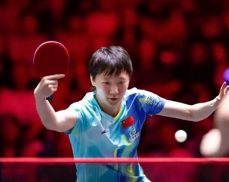 恭喜王曼昱3:1力克申裕斌，强势晋级女单8强！首局惜败打出羽毛球分数，尽显