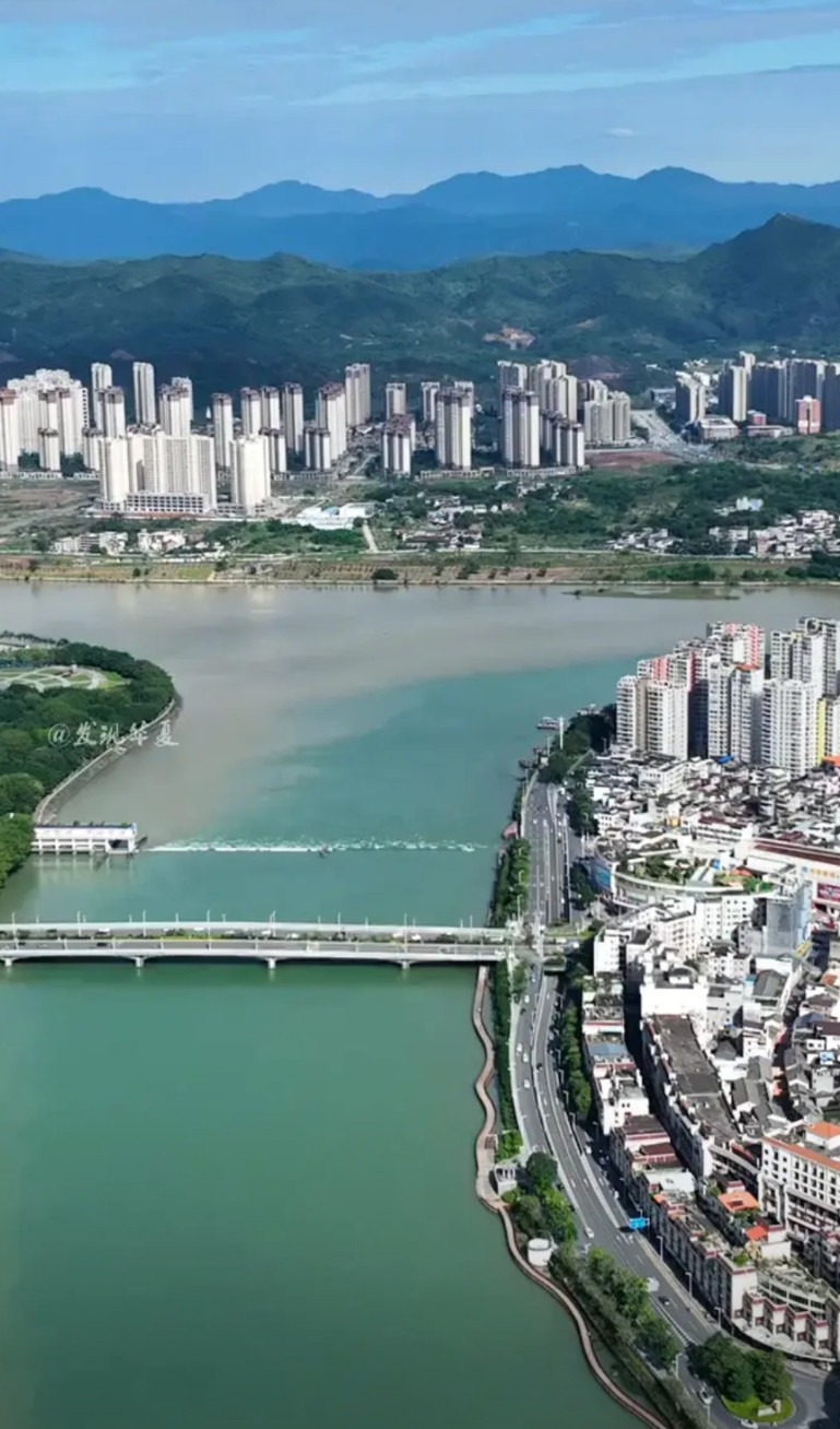 河源为什么老是地震？其实原因非常简单。河源地处邵武断裂地震带上，再加上河源有一个