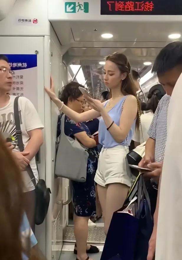 看把眼镜馋的,当然我也馋[doge]