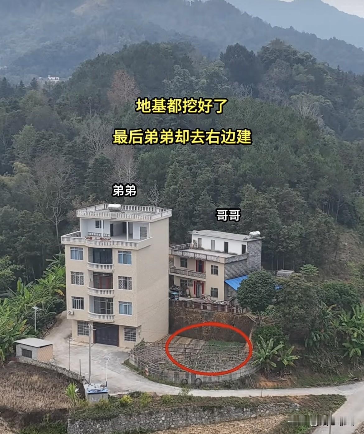地基都挖好了，最后弟弟却去右边建，挖好的地基留给了哥哥。你们知道这是为何吗