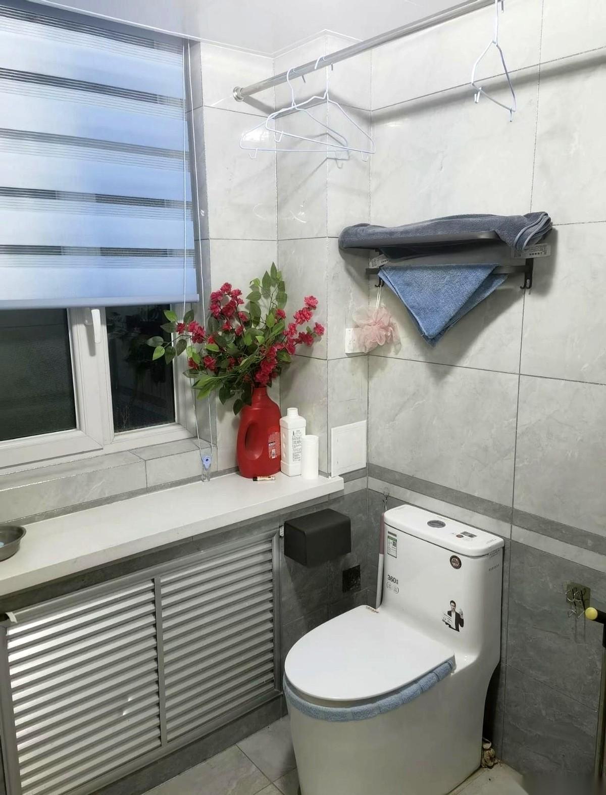 讲个颠覆你几十年认知的事儿。你家卫生间那个专门扔厕纸的垃圾桶，可以扔了。别