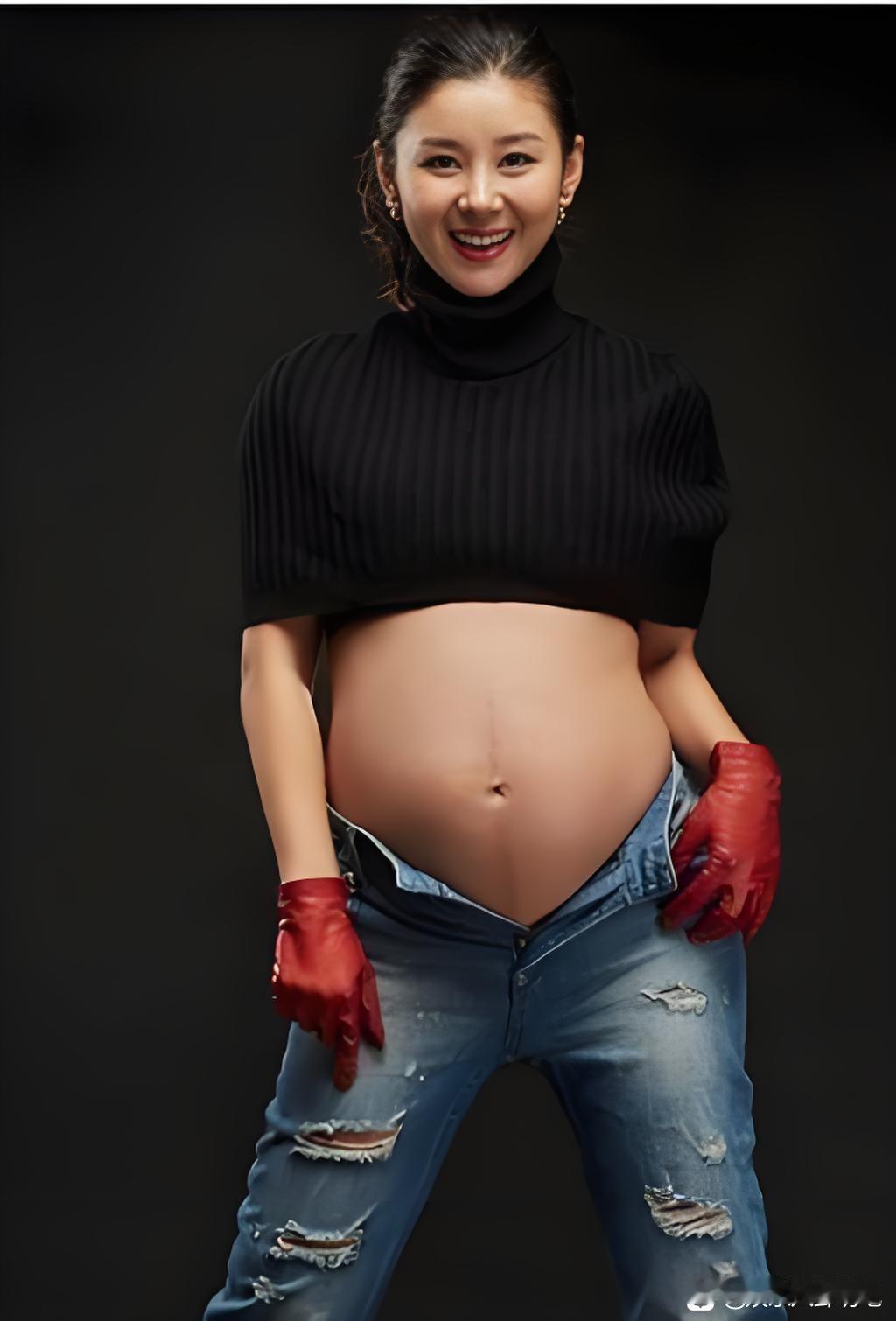 李小萌要生三胎了天吖，发现一个问题李小萌icon要生三胎了而且年轻也不小了