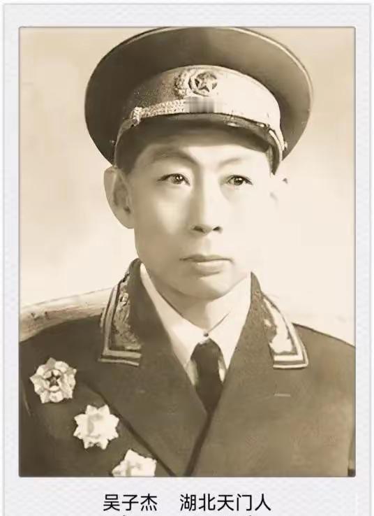 1949年秋天，新疆东部的鄯善突发叛乱，起义部队突然反水，打死了迎接解放军的县长