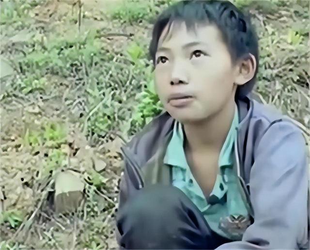 2006年，广西6岁男孩，父亲意外去世，母亲改嫁，他靠吃野草养活自己，谁知，14