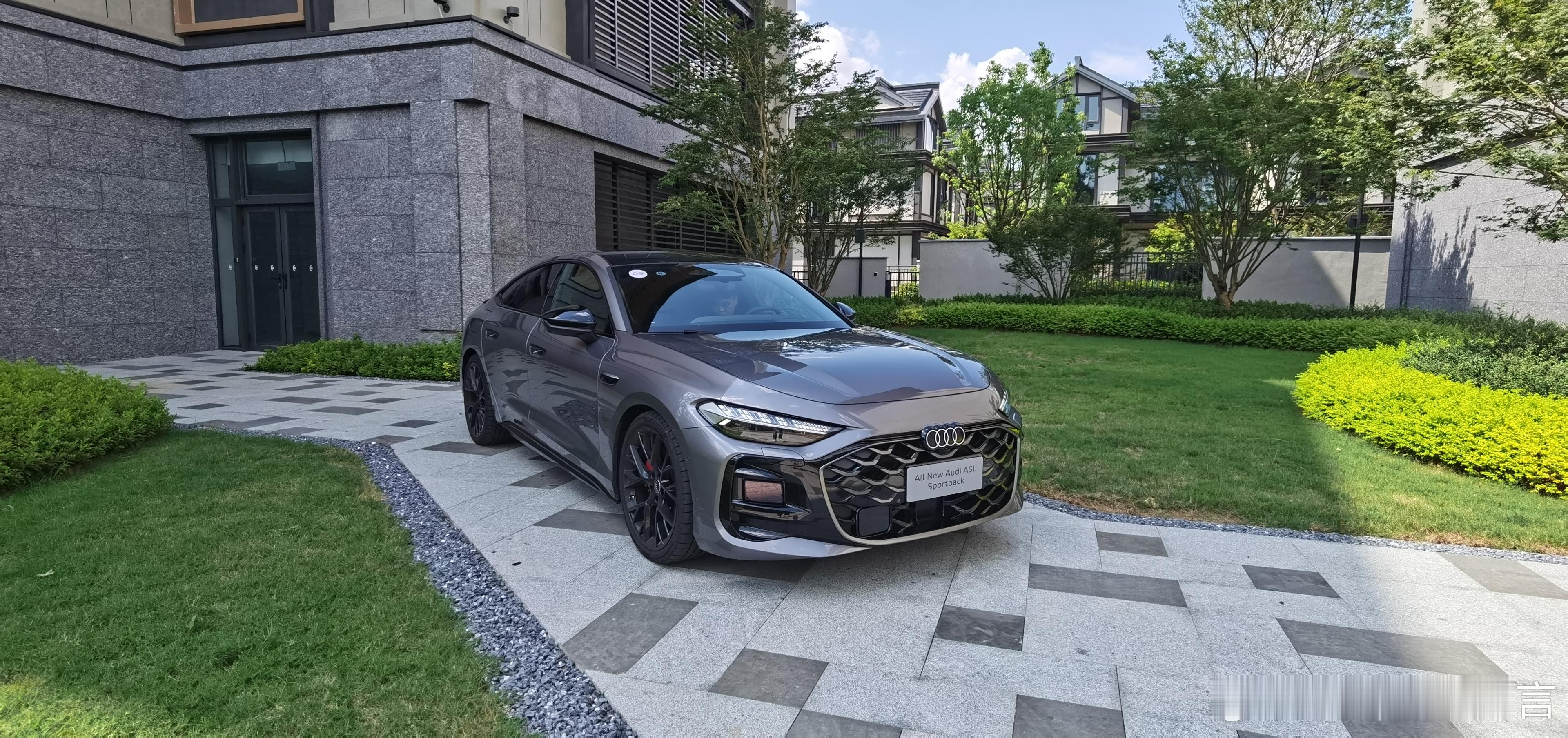 大v聊车上汽奥迪a5l首搭华为乾崑智驾上汽奥迪A5LSportback，惊喜