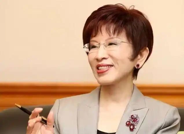 洪秀柱又发火了！这回骂的是自家阵营的郑丽文。6月20号，这位国民党前主席当着镜头