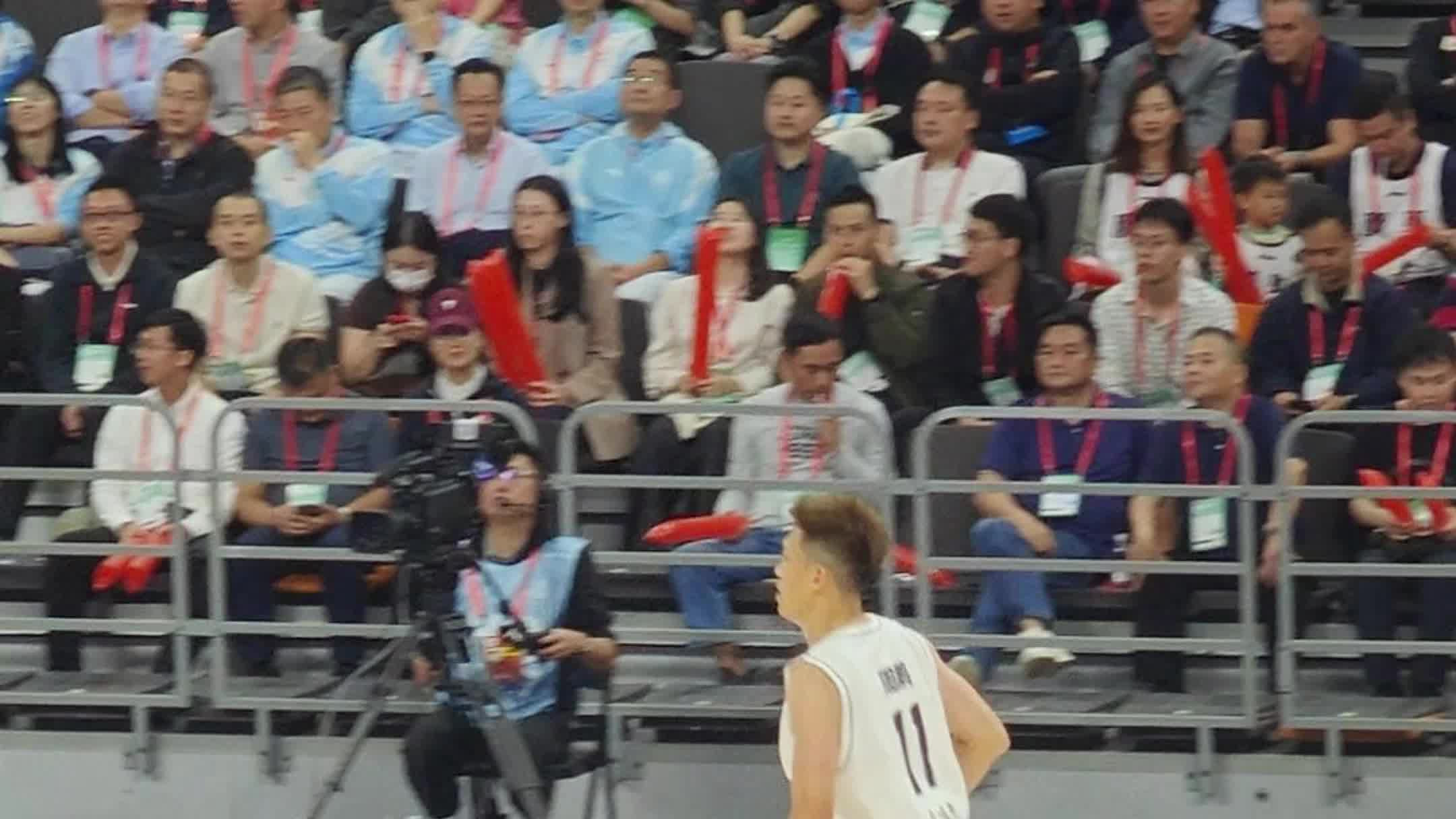 周鹏空中对抗精彩得分瞬间