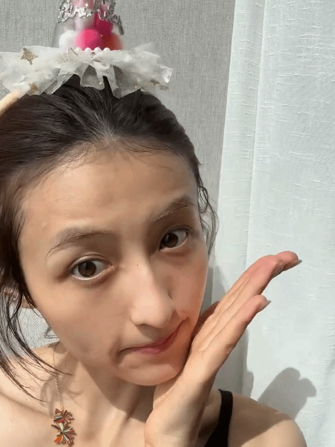为什么越来越多人，不再喜欢张子枫了？并不是吐槽她演技退步，也不是嫌弃她瘦得脱相，而是如今的造型，总给
