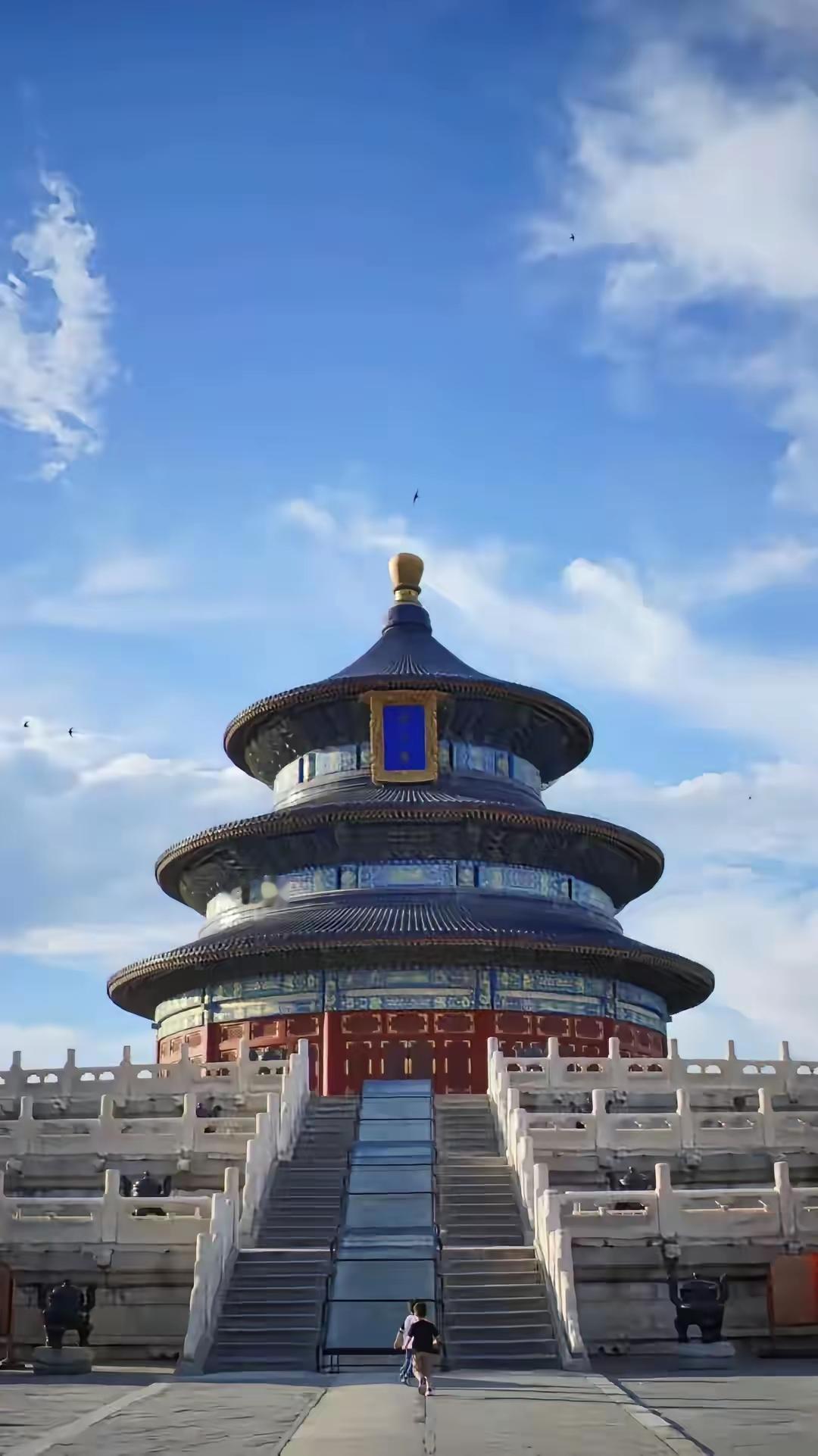 天坛才是中式顶级浪漫，直接把老外看震撼了来北京逛天坛的外国游客，几乎个个都