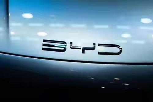 关于明年比亚迪的大方，向先透露一点，就是补足续航。其实从今年的下半年也可以看得出