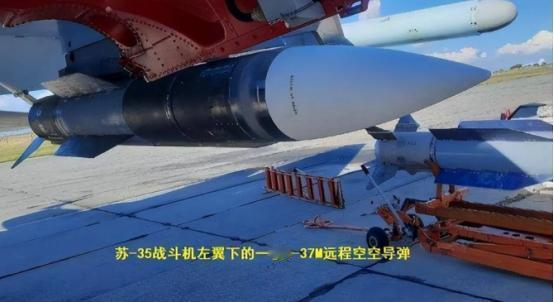 俄罗斯空天军的一架战斗机在护航时，在顿涅茨克上空发射了一枚导弹，击落了一架乌克兰