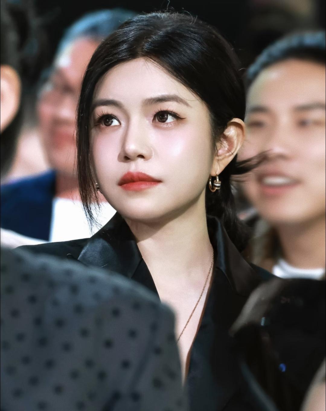陈妍希在《北上广》剧组，当着导演面狂吐了整整4个月，愣是没一个人发现她怀了孕。导演嫌她脸圆，让她减肥