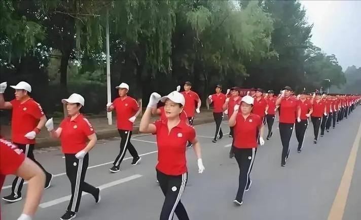 之前，辽宁朝阳大凌河景区发生一起令人气愤的事件。7月15日晚，约120人的老年暴