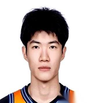 上海队这个偰李永炜，一场球硬是刷了9个助攻，直接把队友马典成喂到撑。这一下，刚