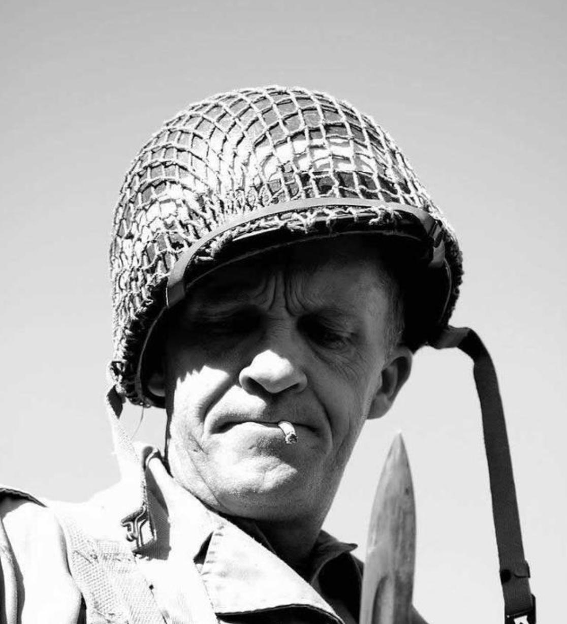 二战时，美军在头盔上戴渔网，可不是为了好看或者捕鱼玩，而是为了保命！那时候，美