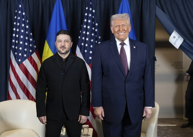 《每日电讯报》谈及特朗普对泽连斯基开出的新一轮对俄谈判妥协价码1.乌克兰武装力量