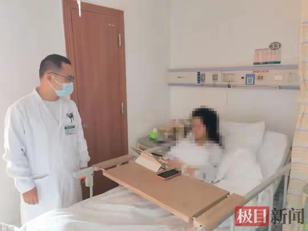 大学生为“排毒养颜”乱吃保健品，竟吃出肝损伤！这届年轻人到底在焦虑什么？当“